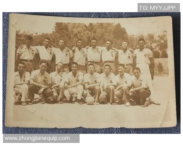 在足球场上追逐梦想的青春岁月与团队精神的完美交融